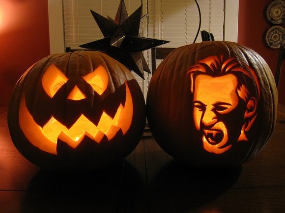 ジャックランタンと人の顔のシルエットかぼちゃ