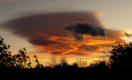 lenticular-cloud-at-sunset