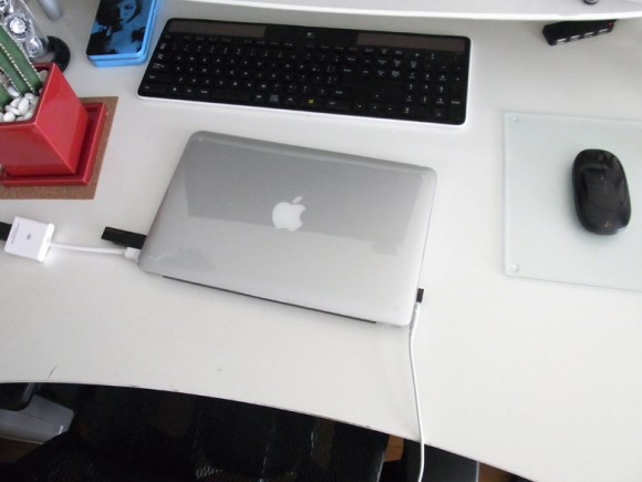 Macbook Airをクラムシェルモードで使う際の接続方法